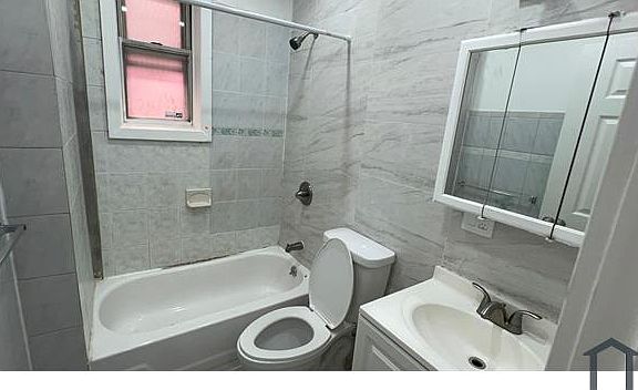 5th image of 1129 Manor Ave APT 1R