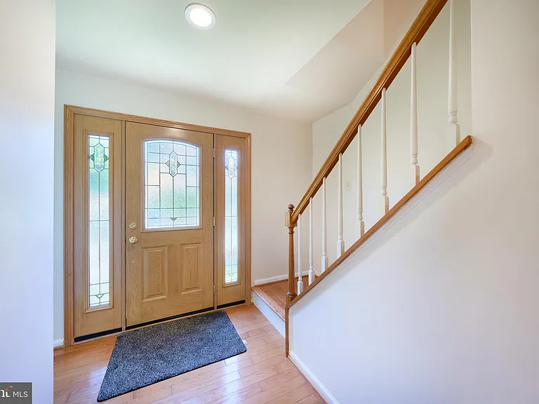 8508 Silverdale Rd — Photo 5