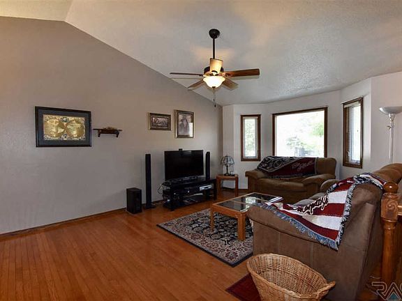2nd image of 603 Grand Ave