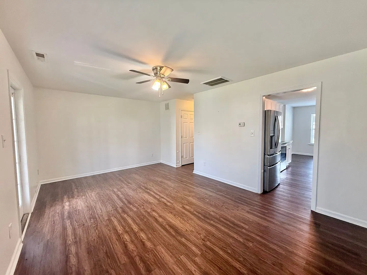 Charming 3BD, 2.5BA Clayton Townhome Only 15 Minutes from White Oak Crossing — Photo 4