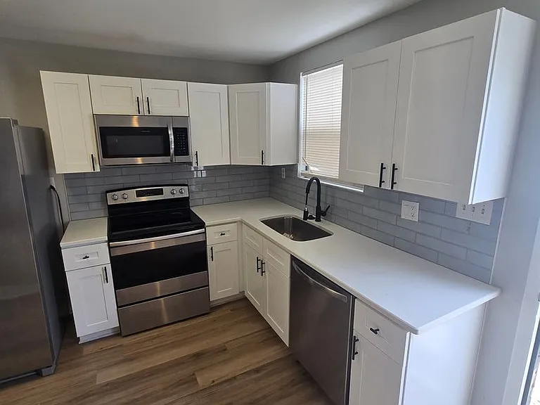 2406 E Clark St — Photo 17