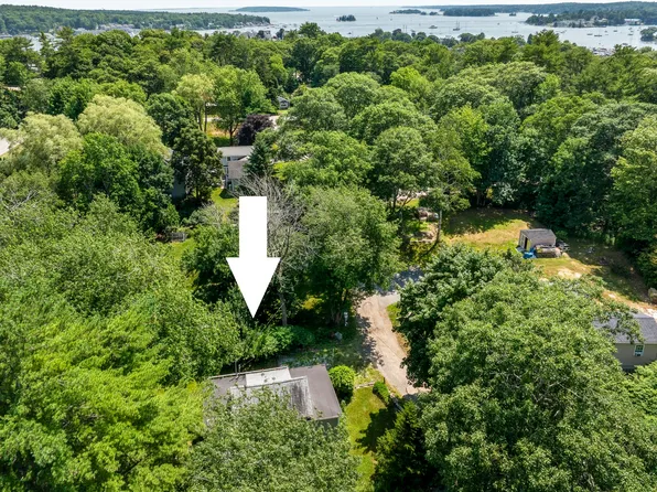 15 Barter Road, Boothbay Harbor, ME 04538