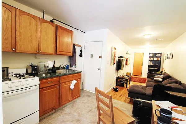 Rented by Urban Real Estate Property Group Inc | media 30