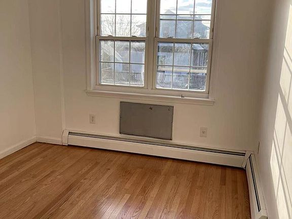 2nd image of 2354 123rd St Floor 2