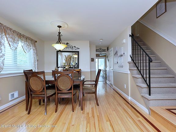 5th image of 289 Brighton St