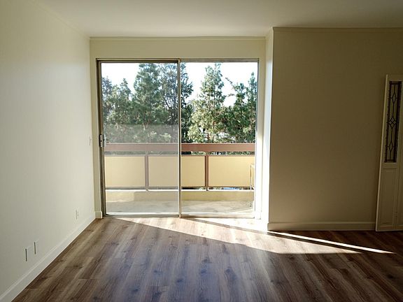 4th image of 321 S San Vicente Blvd APT 506