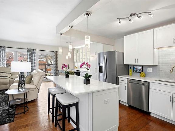 2nd image of 4545 Wornall Rd APT 102