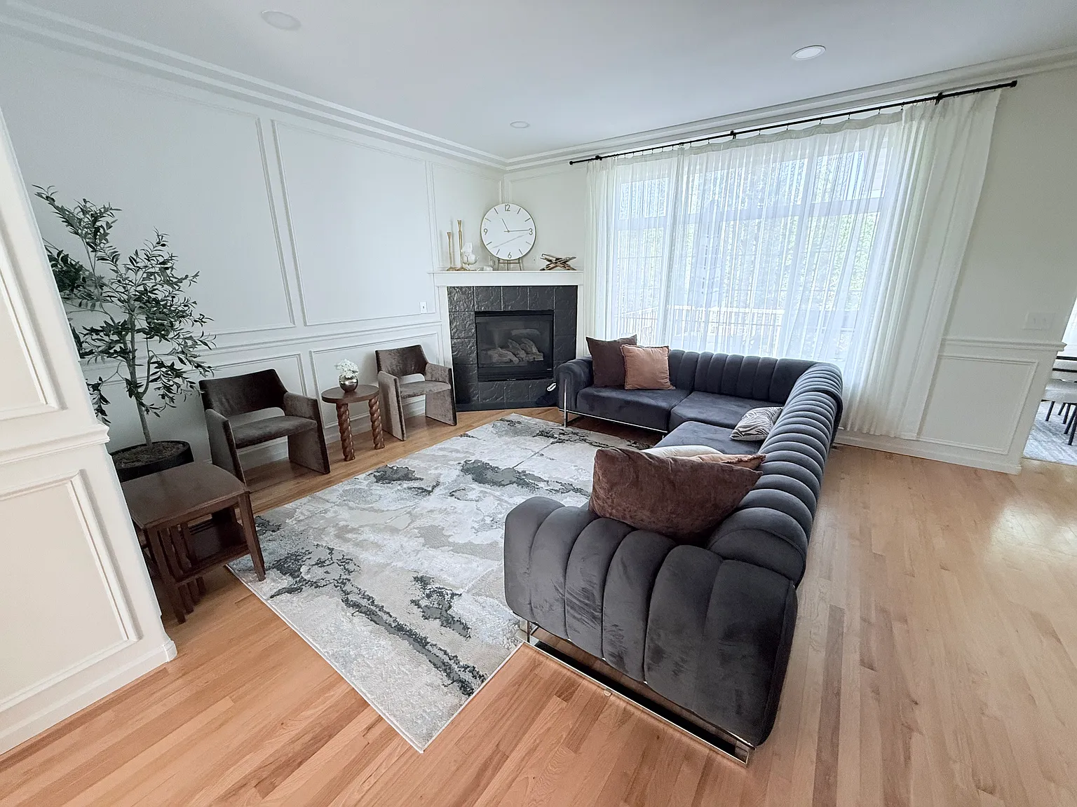 3 bed, 2228 sqft, $2,695 — Photo 3