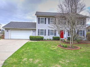 5040 Knob Hill Dr NE, Grand Rapids, MI 49525