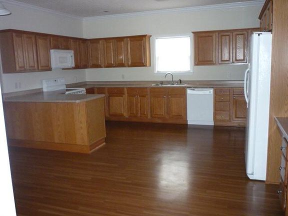 3rd image of 103 Carson St NE