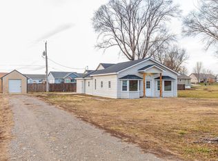 201 Pierce St, Maple Hill, KS 66507