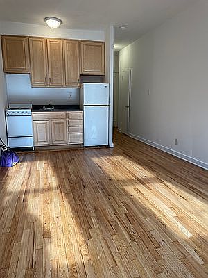 3rd image of 52 Saint Marks Pl APT 4D
