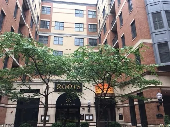 40 W Park Pl APT 304, Morristown, NJ 07960