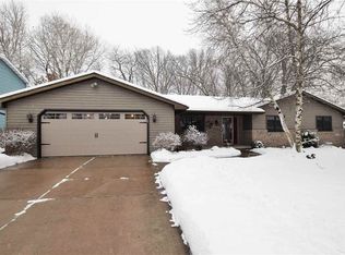 1935 Knotty Pine Dr, Green Bay, WI 54304