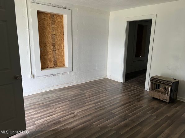 jackson-mississippi-440881252 picture