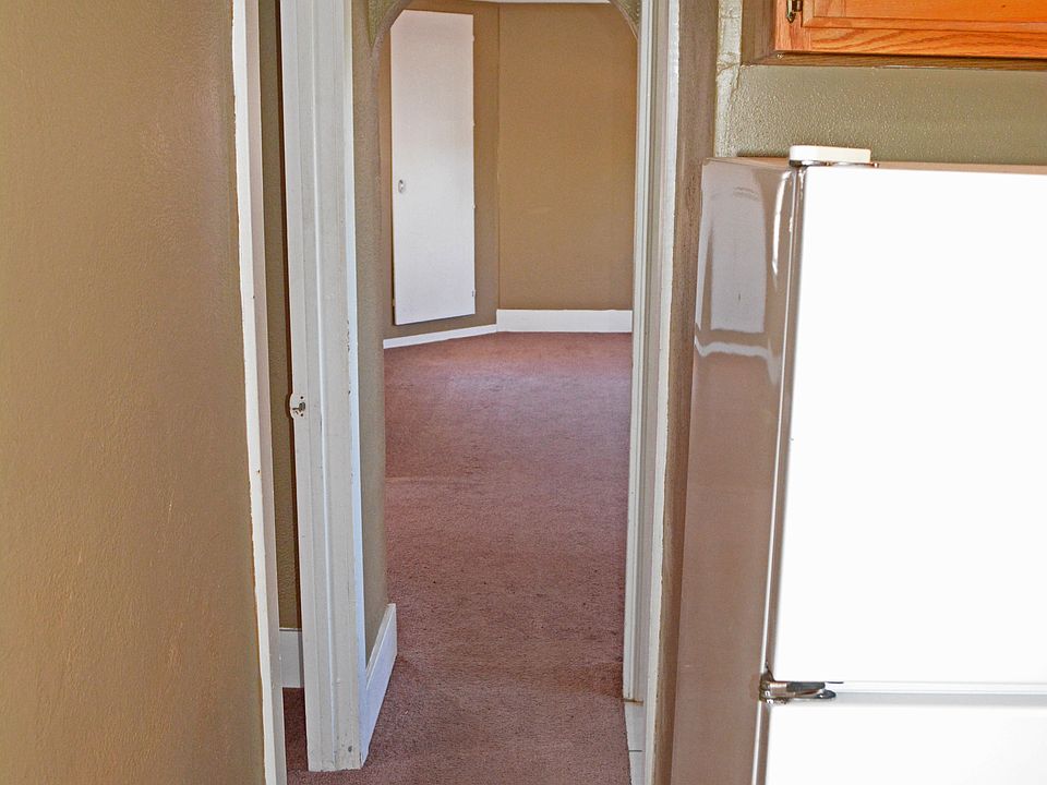 2nd image of 2824 S Broadway