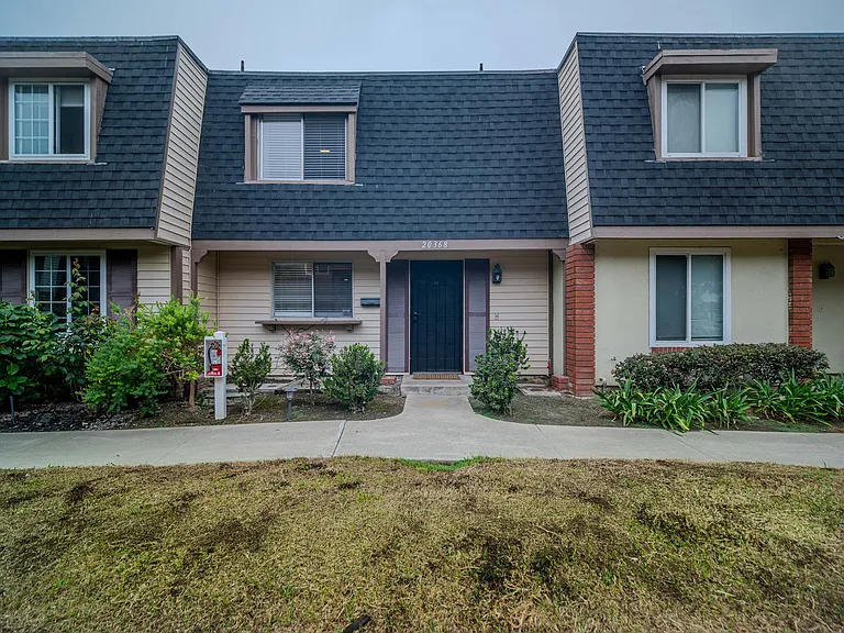 20368 Flora Ln — Photo 4