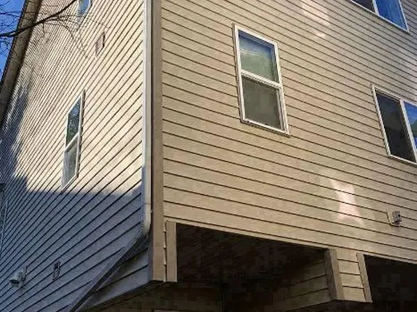 9523 Ashworth Ave N, Seattle, WA 98103