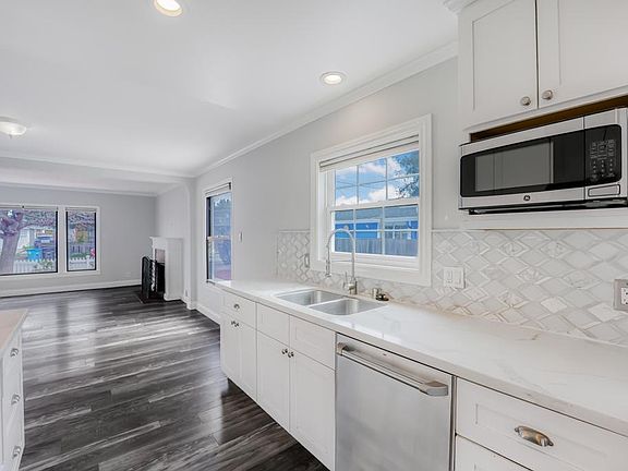 3rd image of 2239 Poplar Ave