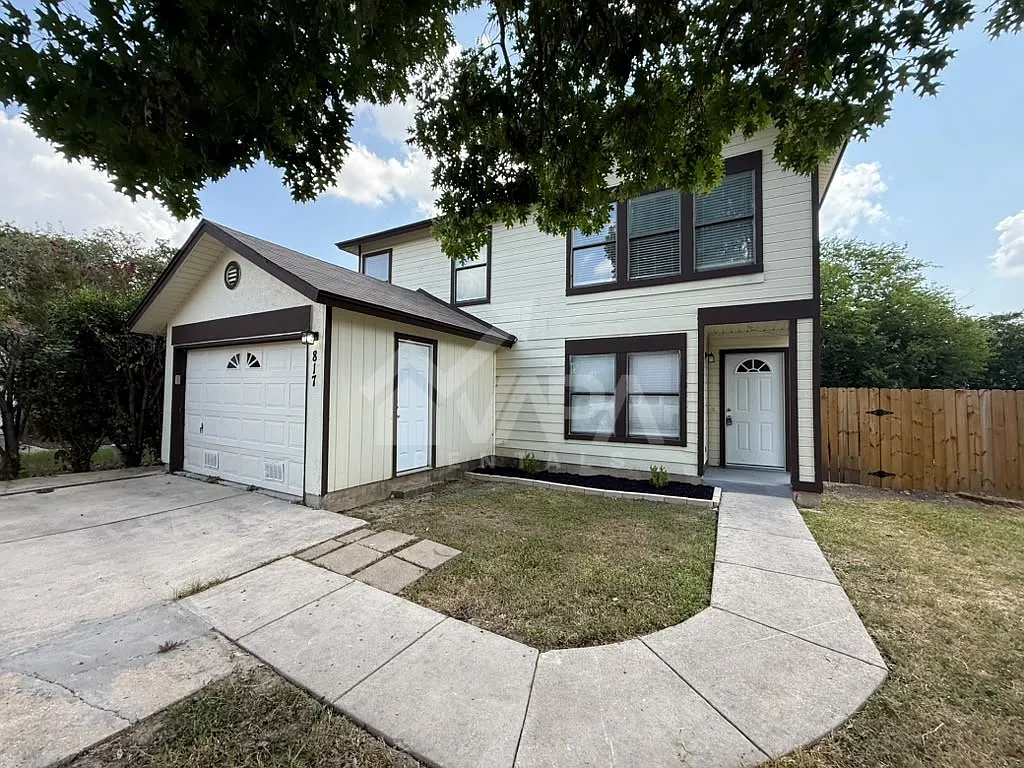 3 bed, 1285 sqft, $2,100 — Photo 3