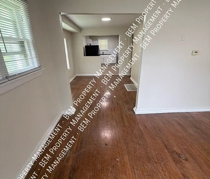 4427 Agnes Ave — Photo 5
