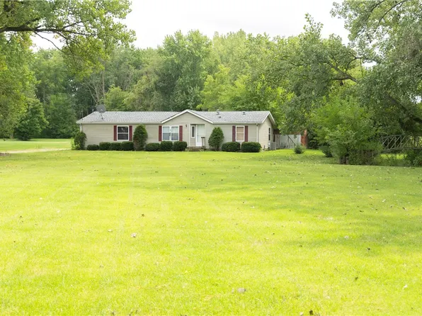 312 Market St, Westville, IL 61883