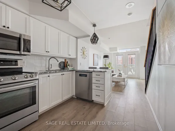 17 Michael Power Pl #707, Toronto, ON M9A 5G5