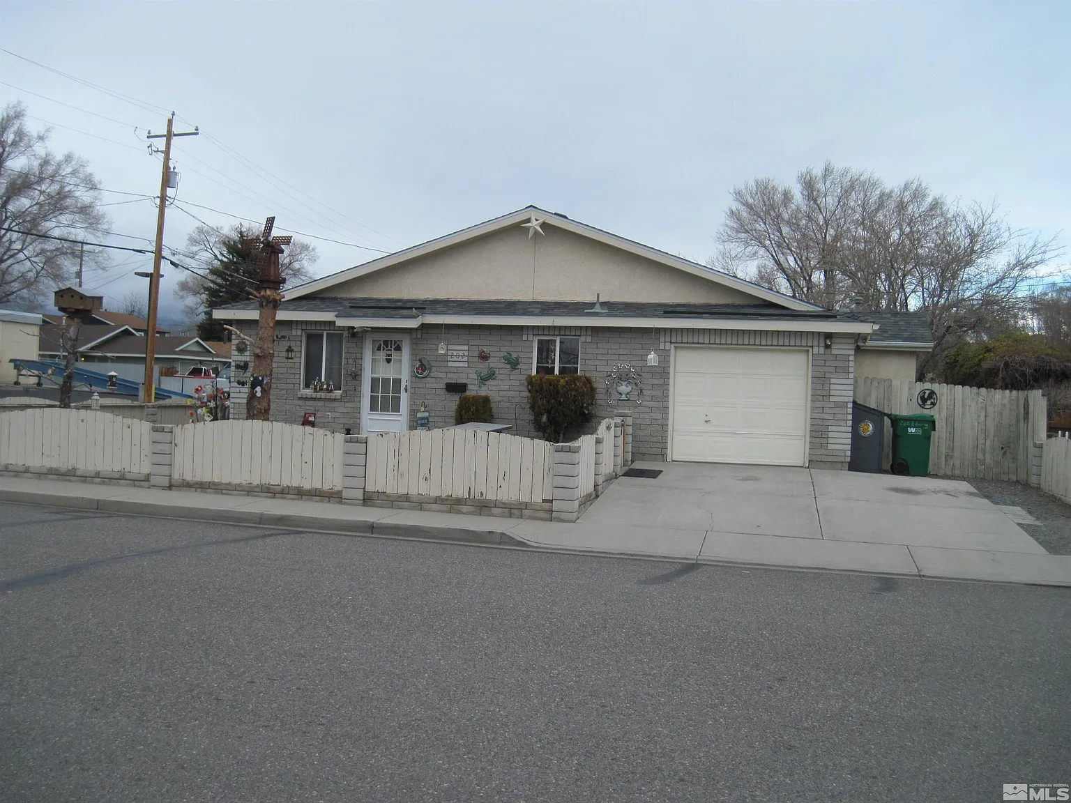 1601 N Fall St photo 1
