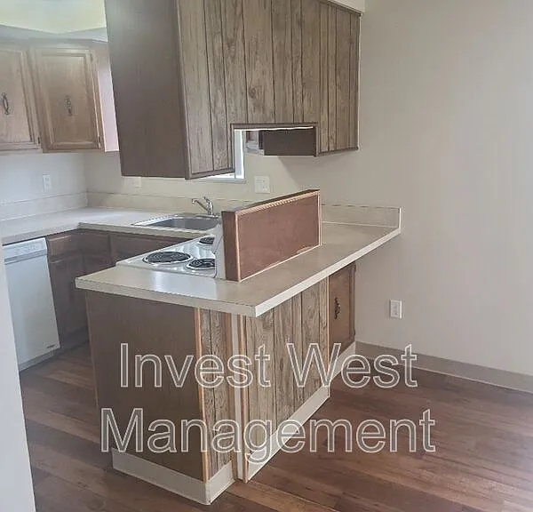 3331 NE 57th Ave #8 — Photo 2