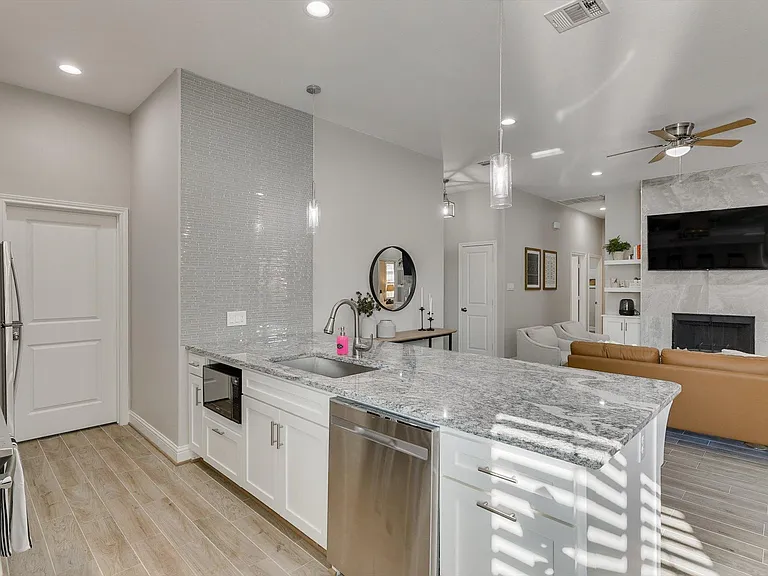 8206 Chesham Dr — Photo 18