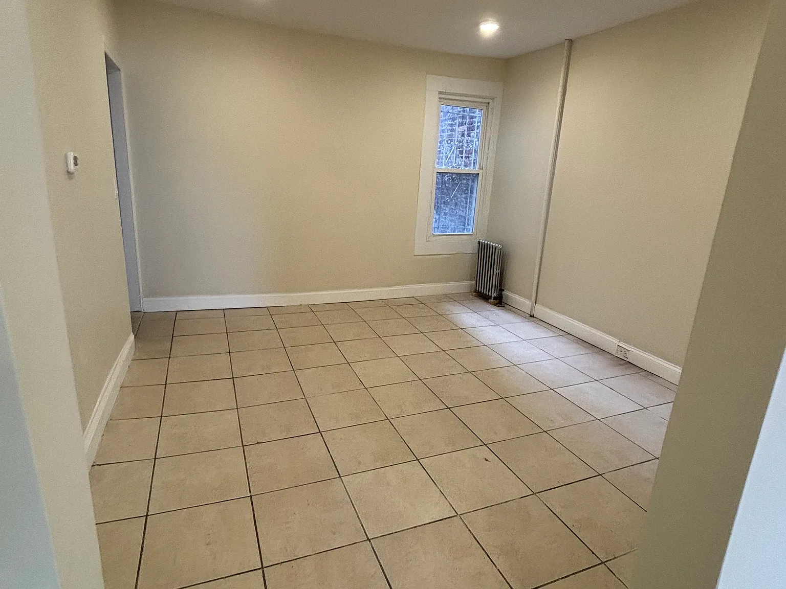 3 bed, 1080 sqft, $2,400 — Photo 4