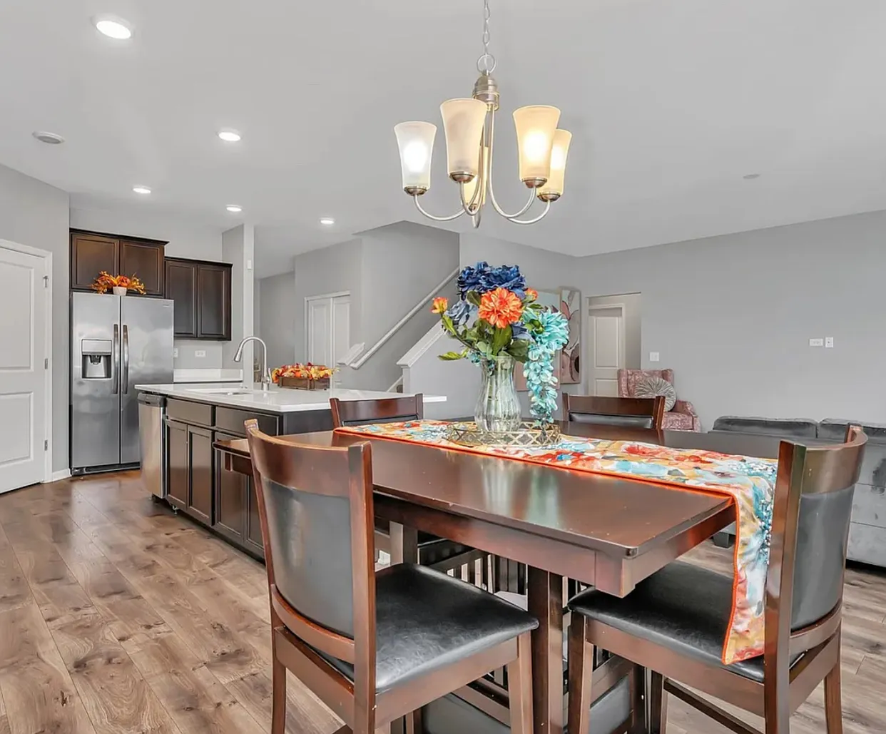 5 bed, 2630 sqft, $4,500 — Photo 4