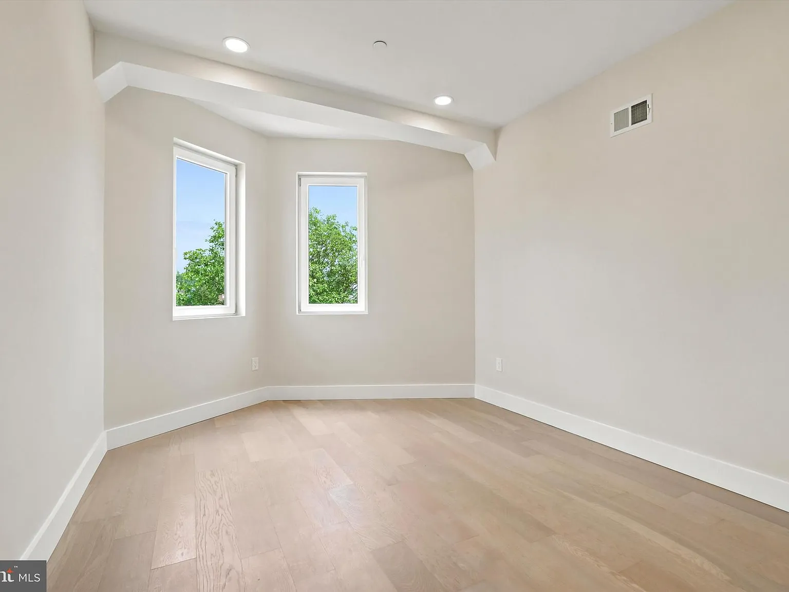 3 bed, 2.5 bath, $3,000 — Photo 4