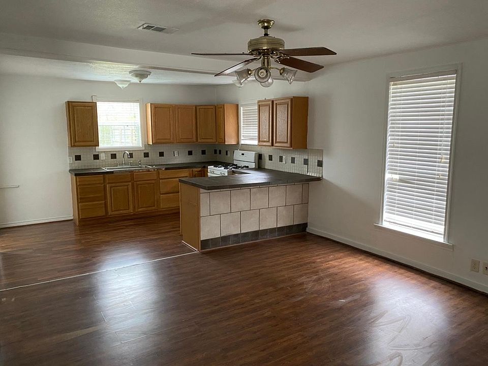 2nd image of 1109 W 28th St