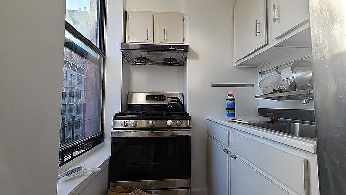 2nd image of 27 Essex St APT 3A
