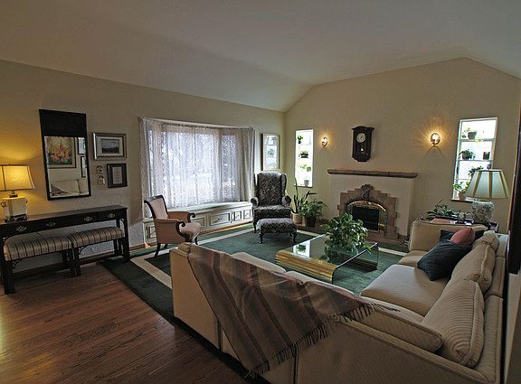 3rd image of 695 Fairfax St