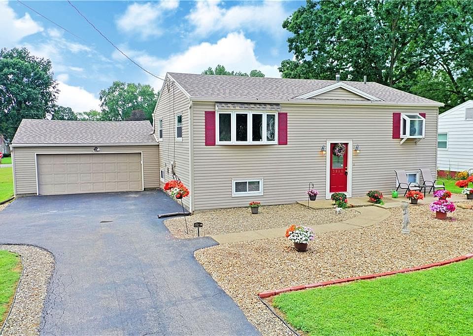 1st image of 3920 Adrian Dr SE