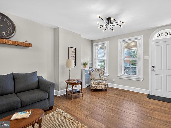 4th image of 1610 W 10th St
