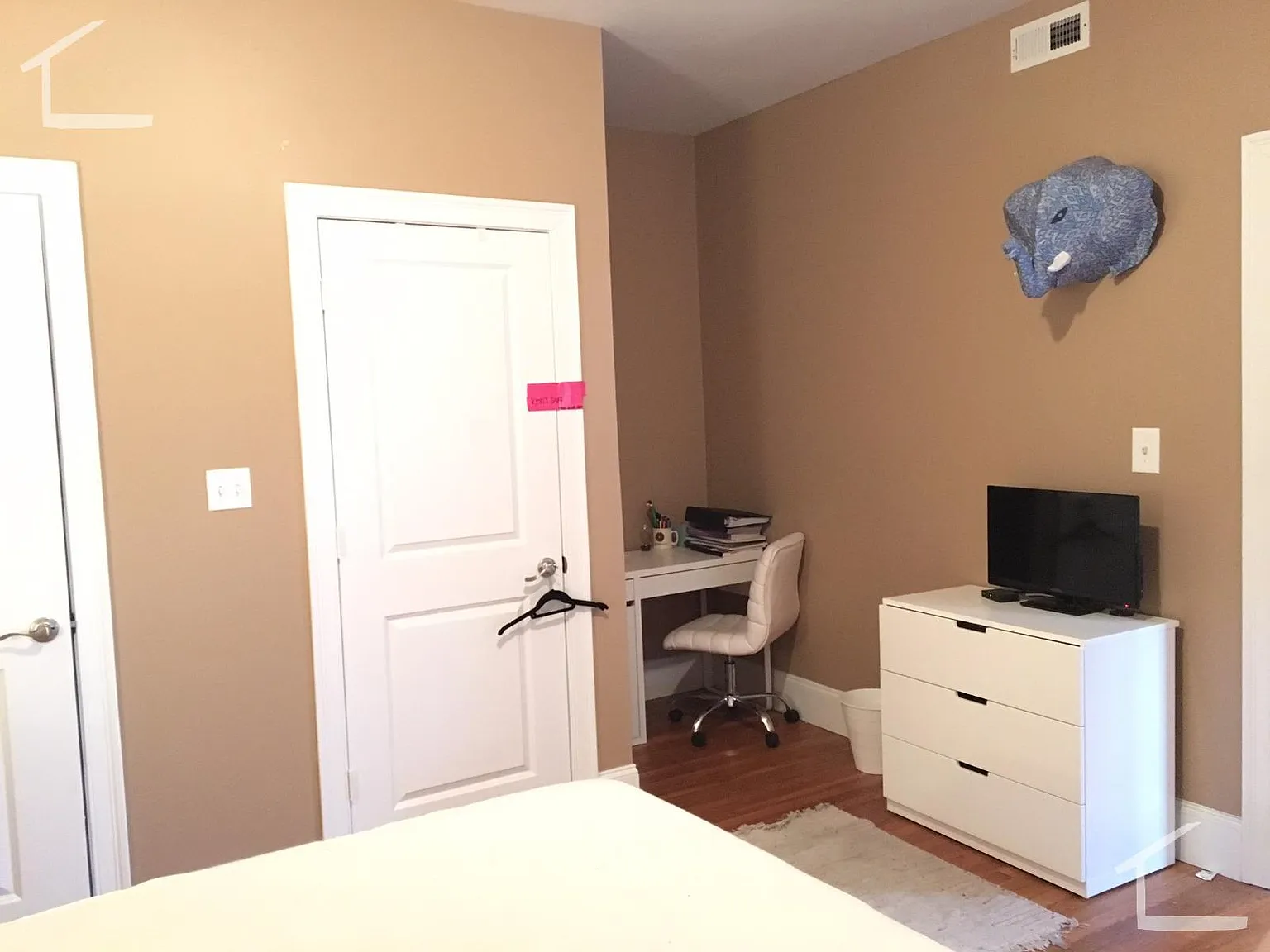 4 bed, 1300 sqft, $5,400 — Photo 4