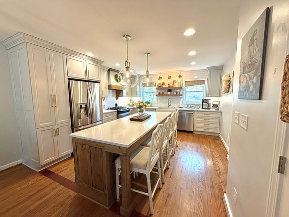 3rd image of 275 Sequoia Dr