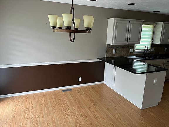 5th image of 7002 S 156th Avenue Cir