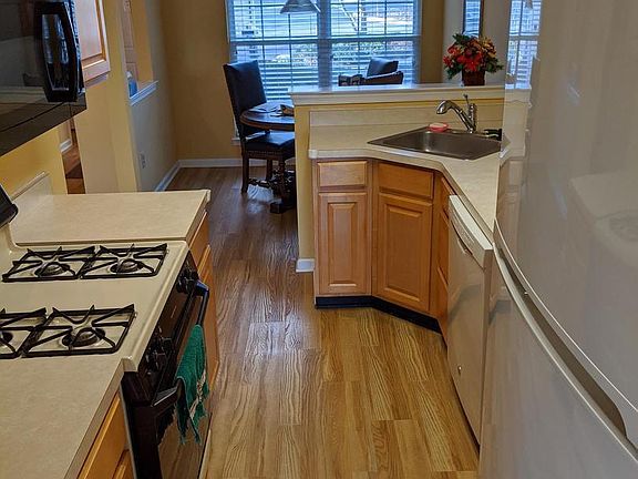 4th image of 140 Huntingdon Ct #1703