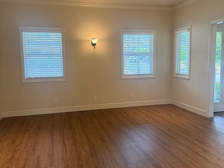 213 Valencia Ave — Photo 9