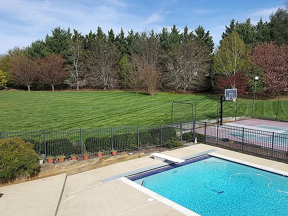 3rd image of 11513 Great Falls Way