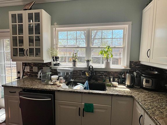 4th image of 12 Breckenridge Ct