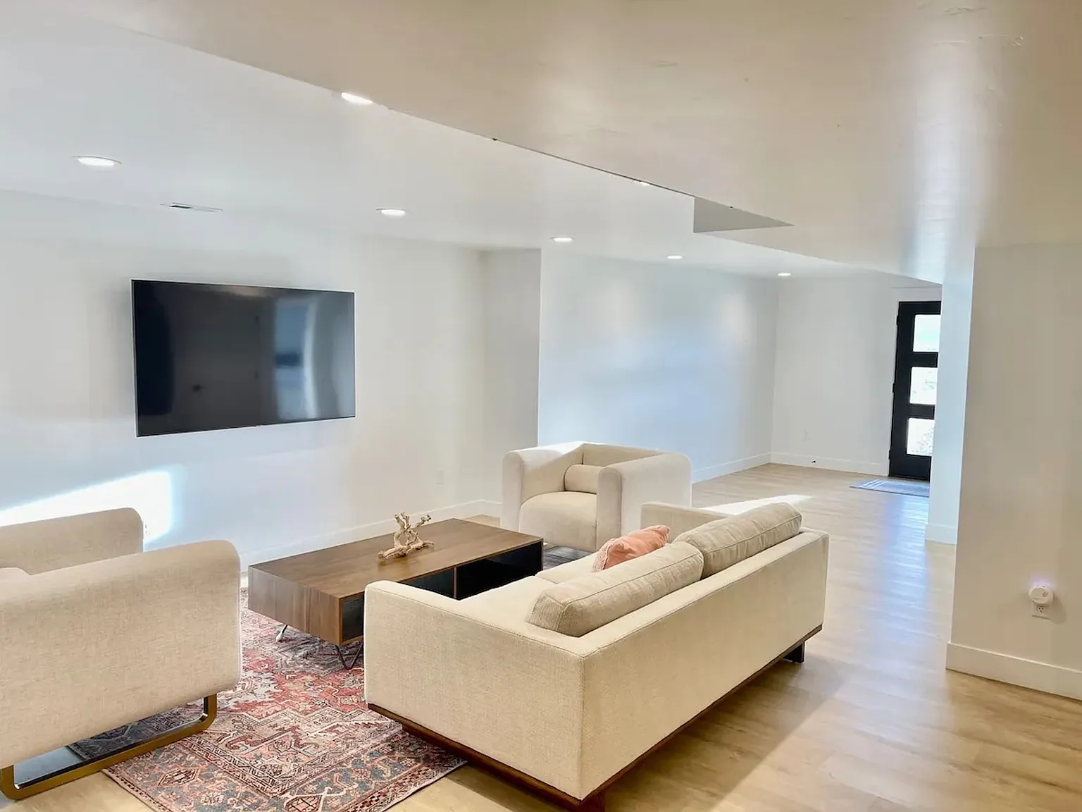 3 Bedroom / 1 Bath Modern Teton Basement Apartment - Parking for 2 cars — Photo 2