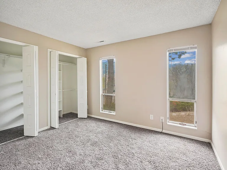 608 Crown Ridge Dr — Photo 15