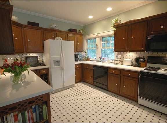 4th image of 312 Sycamore Ave