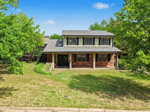 2211 Edgehill Rd, Salina, KS 67401