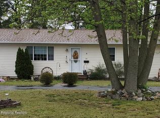 201 Elmwood Dr, Brick, NJ 08723
